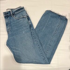 A&F 90s Relaxed Curve Love High Rise Jean